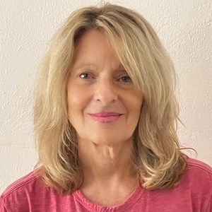 Meet your Posher, Debbie a